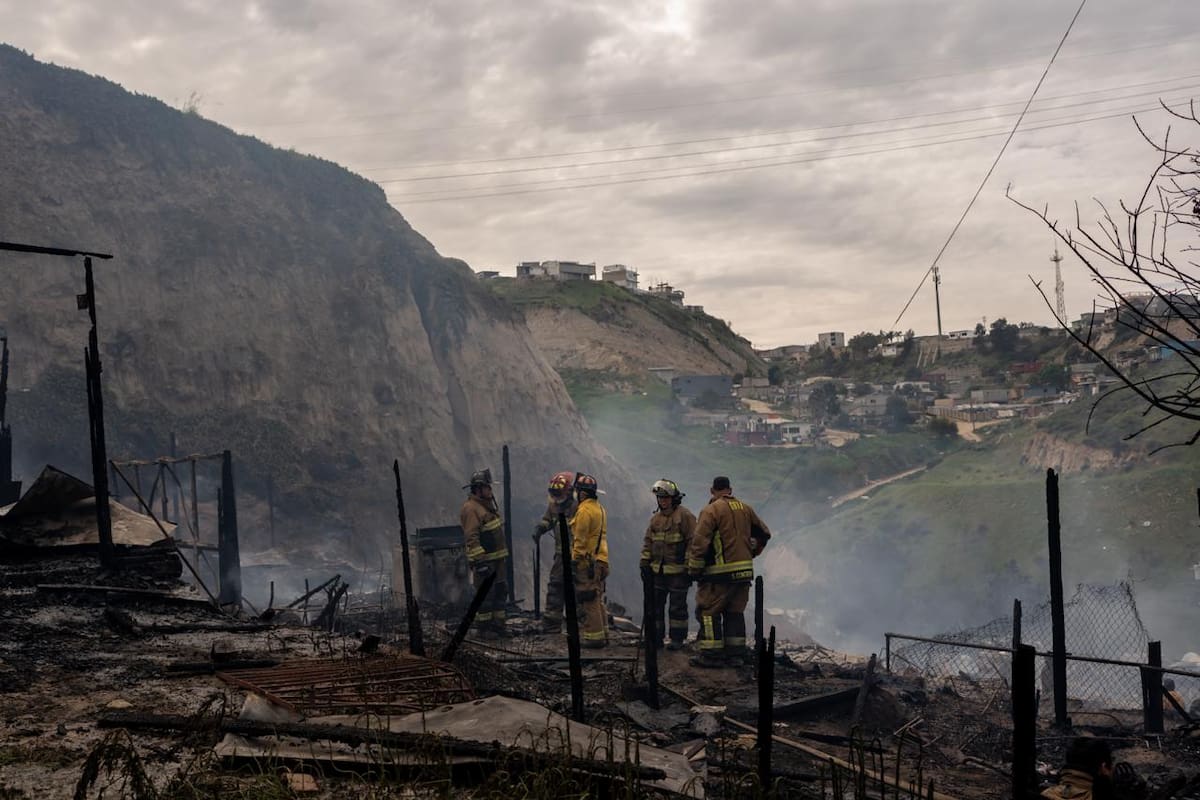 Incendio en zona de difícil acceso deja cinco viviendas consumidas