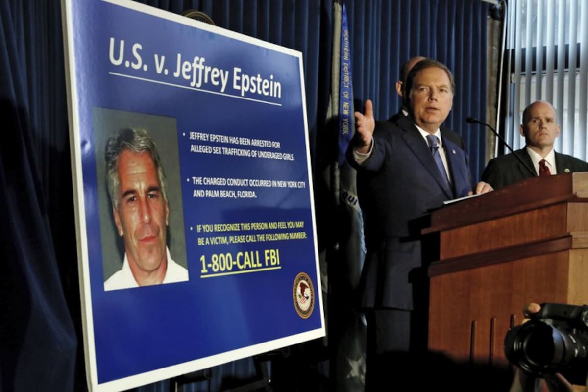 Hallan fotos de niñas desnudas en casa de Jeffrey Epstein