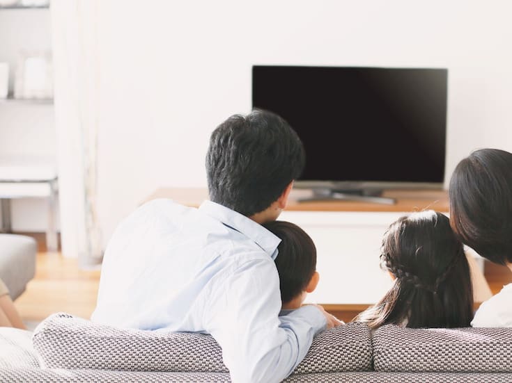 ¿Te sientes desanimado? Un estudio sugiere que apagar la TV podría ser la clave para proteger tu mente