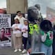 Madres Buscadoras avanzan al estadio Azteca mientras cantan el “Cielito Lindo” adaptado a su causa