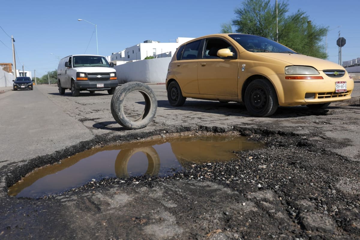 Baches afectan vialidades de Mexicali tras lluvias