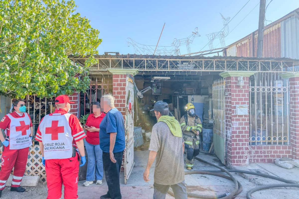 Incendio consume casa en la Popular Nacionalista y moviliza a bomberos