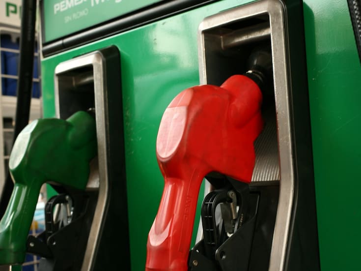 Aunque se acabaron los apoyos fiscales a las gasolinas, los precios se mantienen contenidos; el impuesto se paga completo y la recaudación aumenta