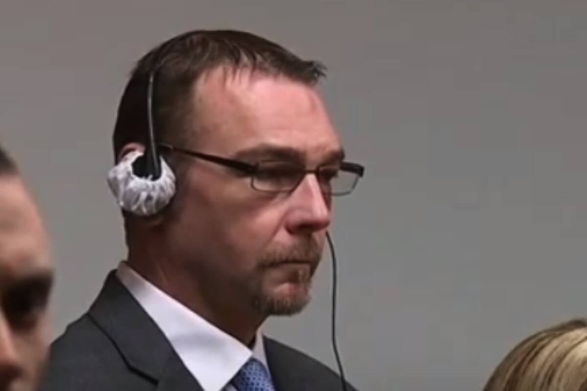 Padre de tirador que mató a 4 adolescentes en escuela de Michigan es declarado culpable de homicidio involuntario