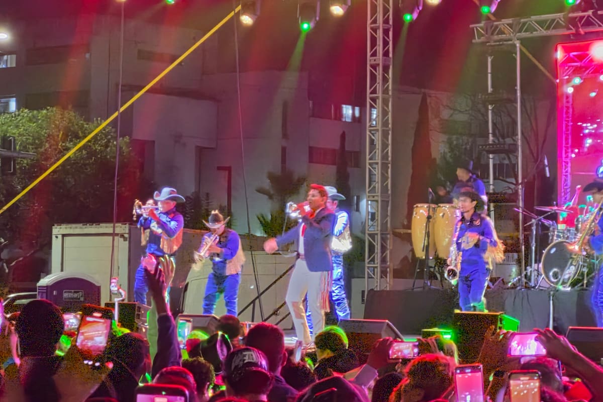Ernesto Solano inicia concierto tras Grito de Independencia en Tijuana