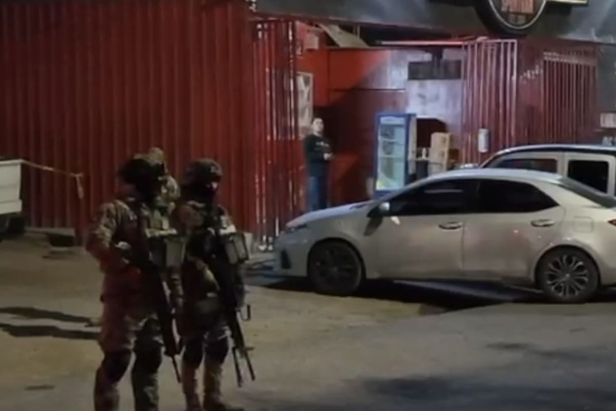 Enfrentamiento armado contra agentes estatales en cateo deja un fallecido y un detenido