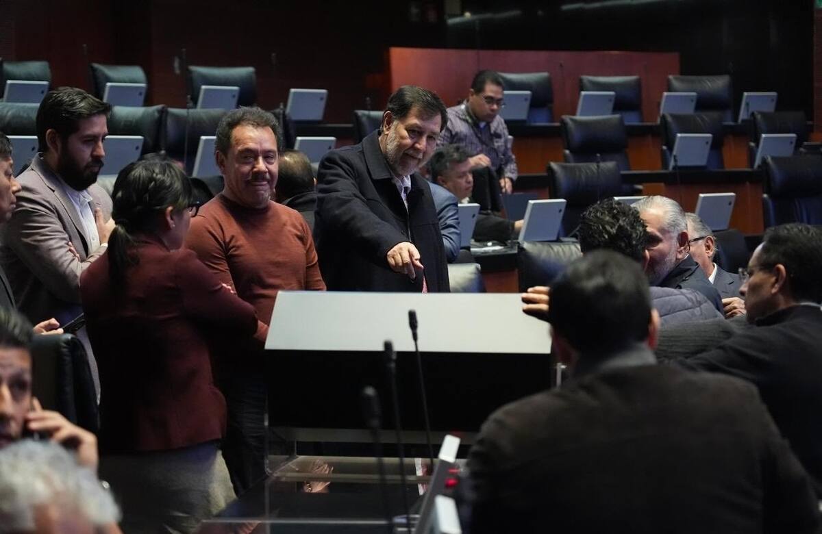 Al mediodía, en el salón de plenos, el presidente del Senado, Gerardo Fernández Noroña, presenció un simulacro del ejercicio de insaculación o ‘tómbola’ de los juzgados que irán a elección el primer domingo de junio del próximo año. FOTO: AGENCIA REFORMA