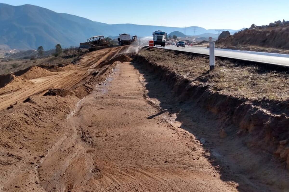 Construyen entronque en Libramiento Ensenada