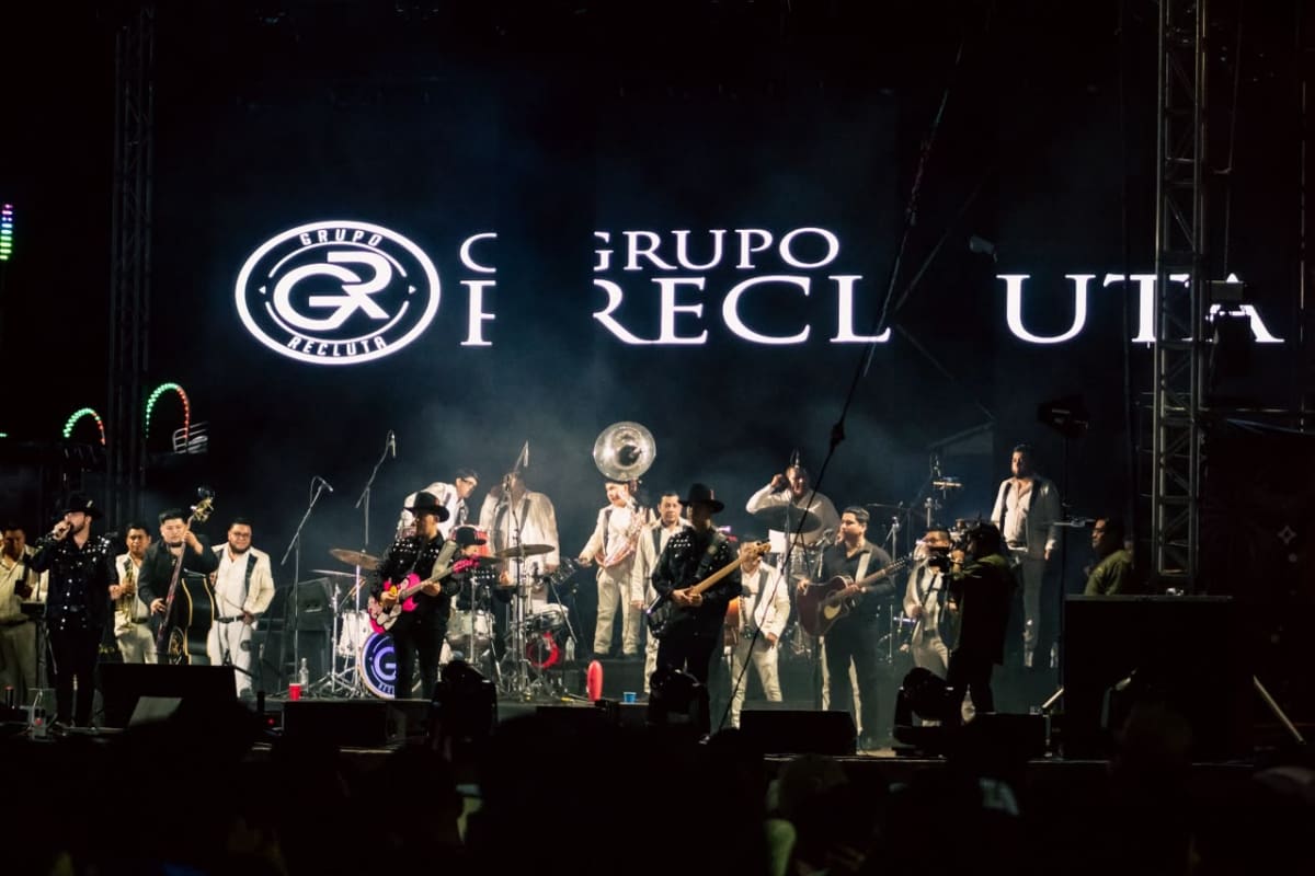 Grupo Recluta enamora a su gente con sus éxitos en el último día de las Fiestas del Sol