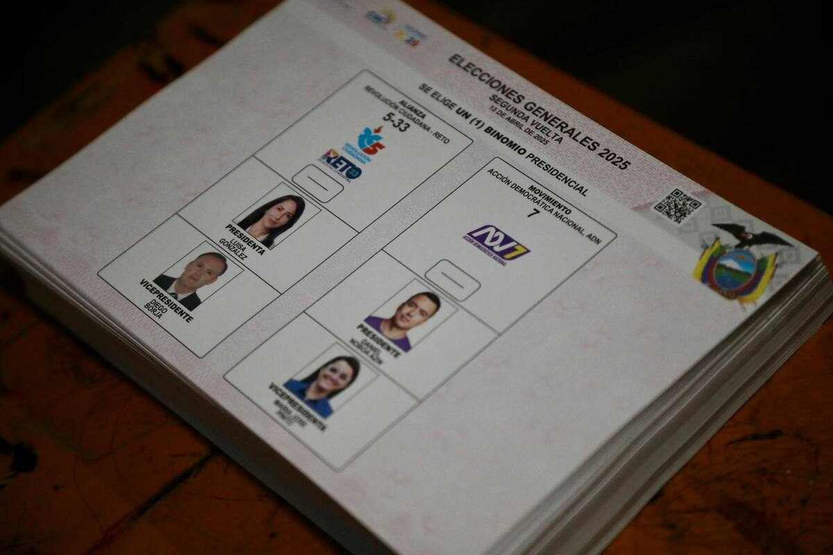 La votación de la segunda vuelta de las elecciones presidenciales de Ecuador comenzó este domingo para elegir a la persona que gobernará el país los próximos cuatro años (2025-2029), a lo que optan el actual presidente, el empresario Daniel Noboa, y la candidata del correísmo, la progresista Luisa González. EFE/Gianna Benalcazar
