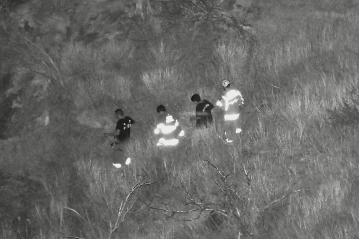 Rescatan a dos jóvenes extraviados en cerro Centinela