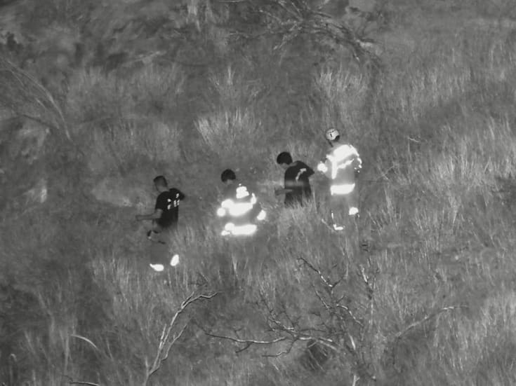 Rescatan a dos jóvenes extraviados en cerro Centinela