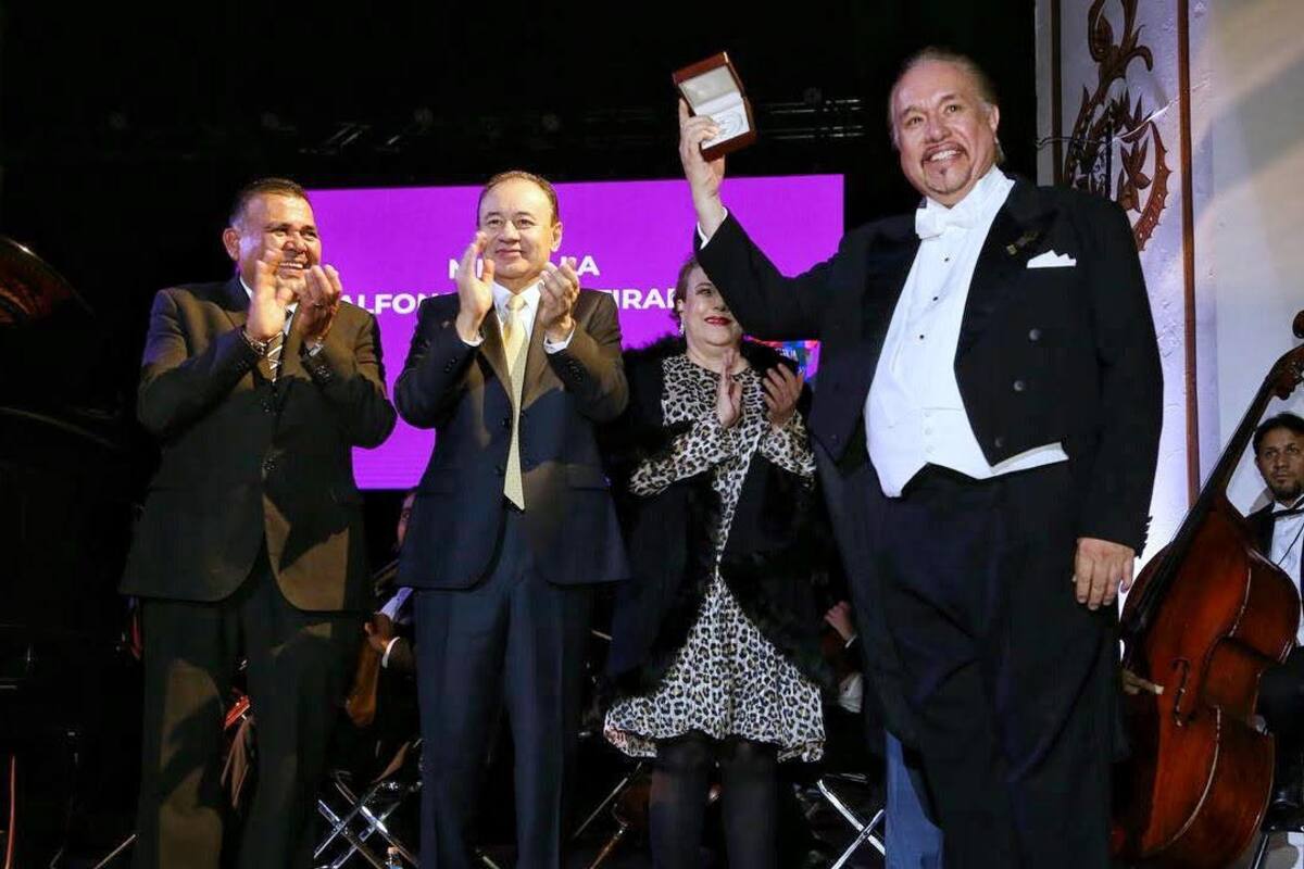 Clausura Gobernador el FAOT y entrega medalla a Jesús Suaste