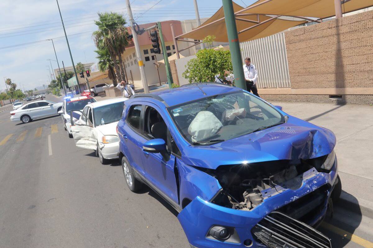 Dos heridos por ignorar alto en crucero del Colosio
