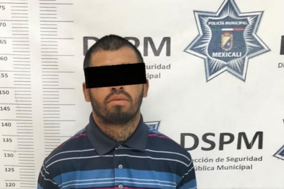 Cae hombre buscado por robo con violencia tras ser sorprendido espiando casa