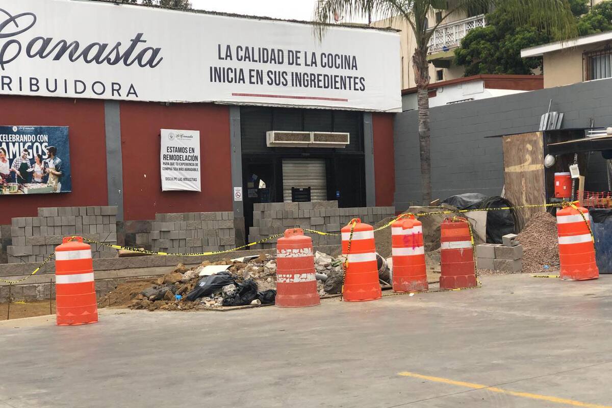 Encuentran cadáver enterrado al realizar obras en tienda de Rosarito
