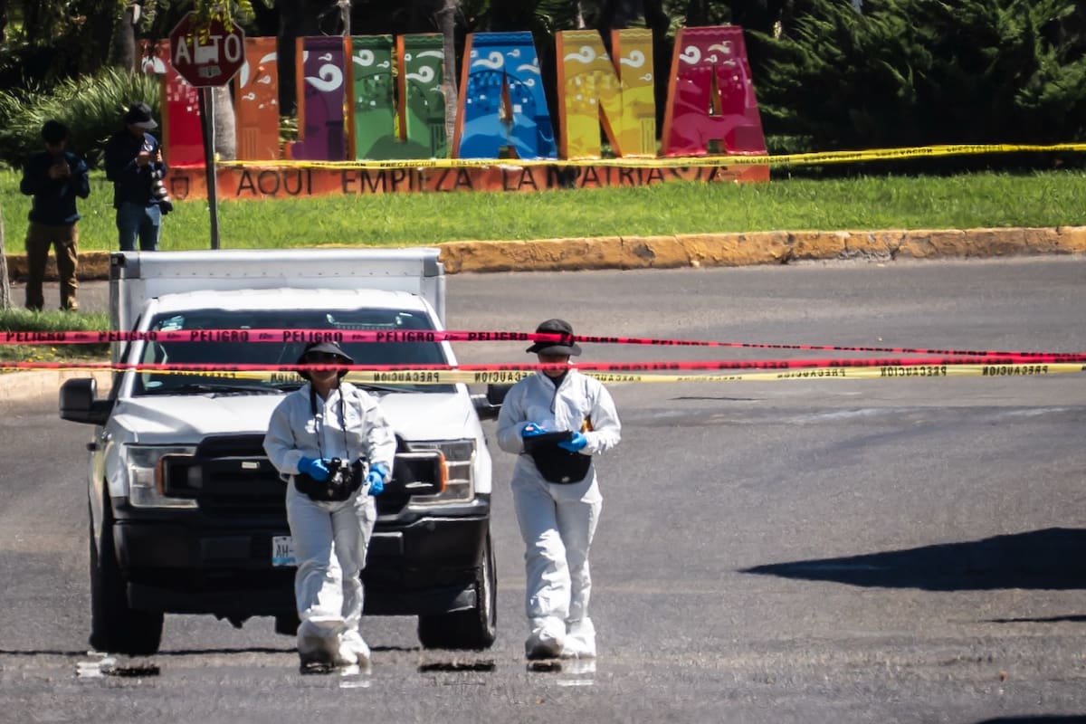 Hallan a hombre sin vida dentro de un vehículo en Lomas de Agua Caliente