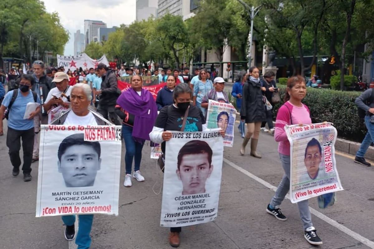 Cierran calles alrededor de la Secretaría de Gobernación previo a marcha por los 43 de Ayotzinapa