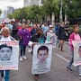 “No hubo condiciones para que se escuchara la voz de los padres y madres de los 43″: Padres de los 43 de Ayotzinapa regresan a Guerrero