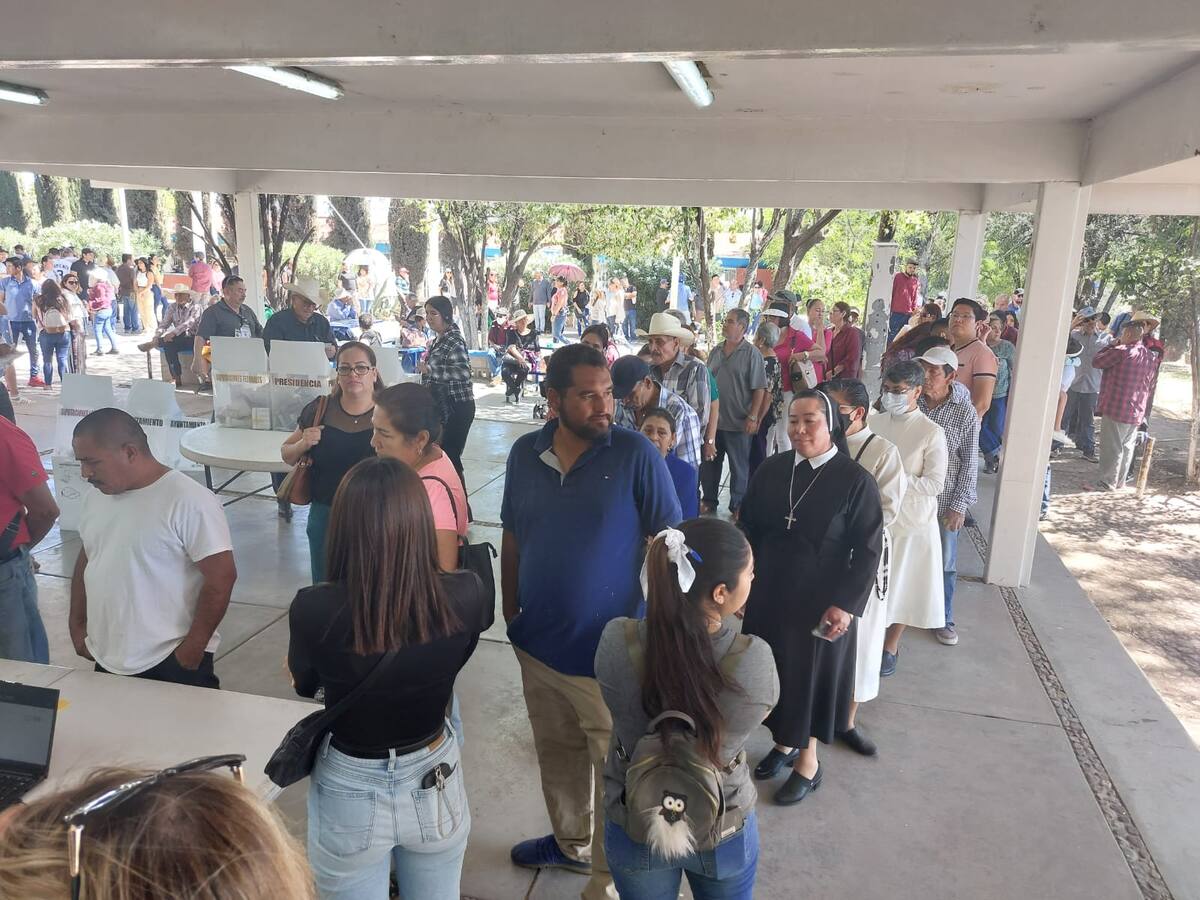 Muy temprano se observó una gran cantidad de votantes en casillas de Nogales. FOTO: MARCO MANRÍQUEZ