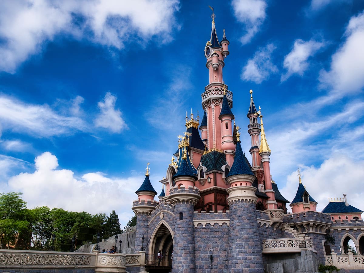 Disney todavía no logra recuperar los 4,200 millones de dólares de la inversión inicial de construcción de Disneyland en París | Pexels