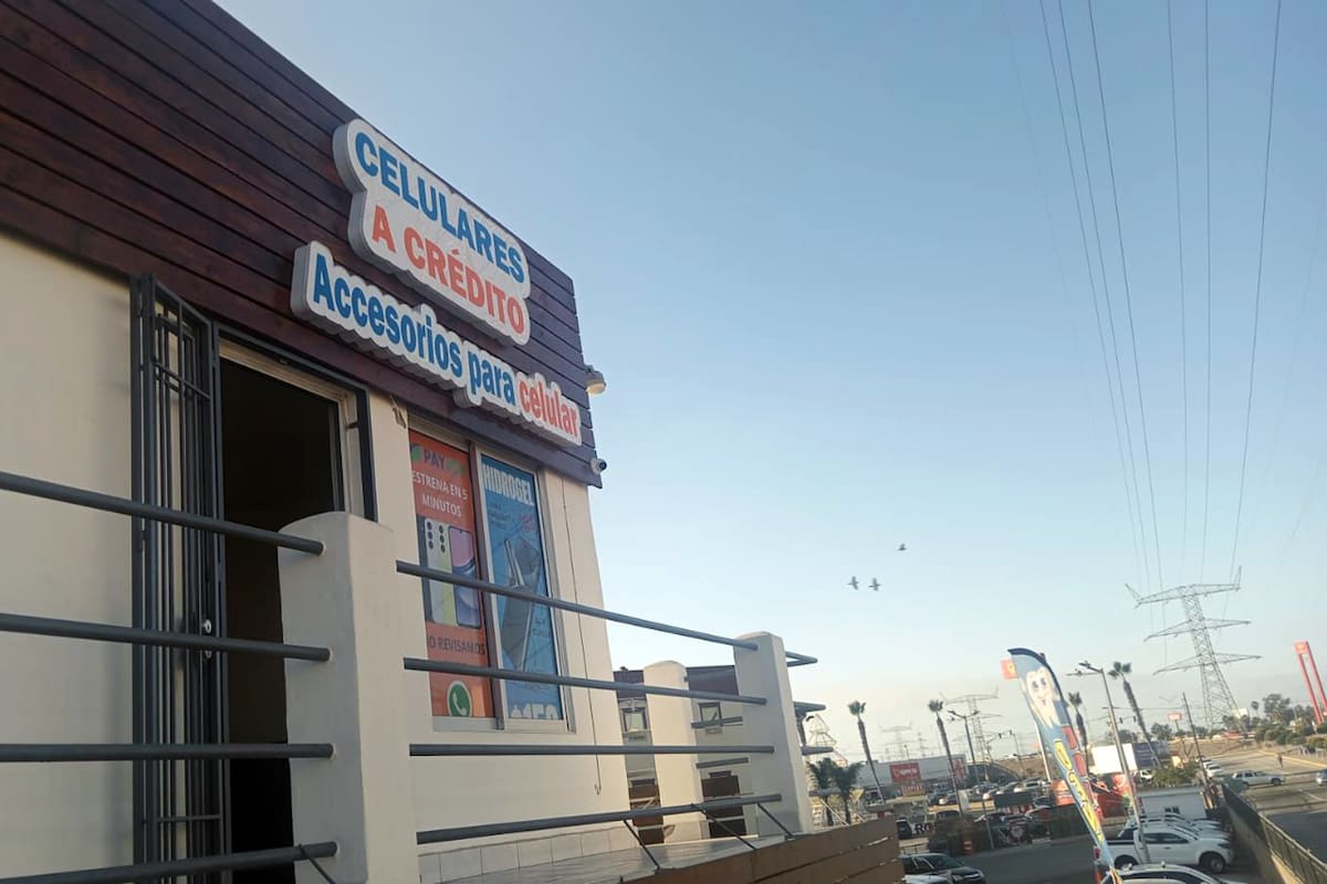 Roban tiendas de celulares y conveniencia en Rosarito