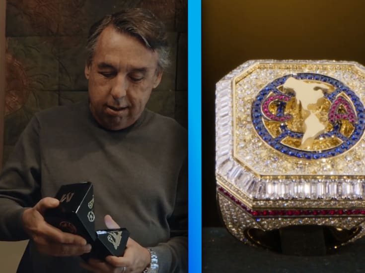 Emilio Azcárraga recibe un anillo de oro conmemorativo por el tricampeonato del América