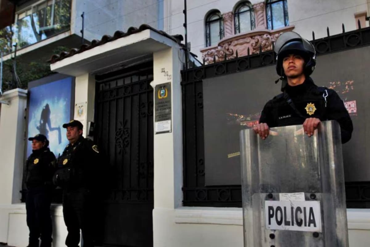 Ecuador anuncia el cierre de sus consulados en México