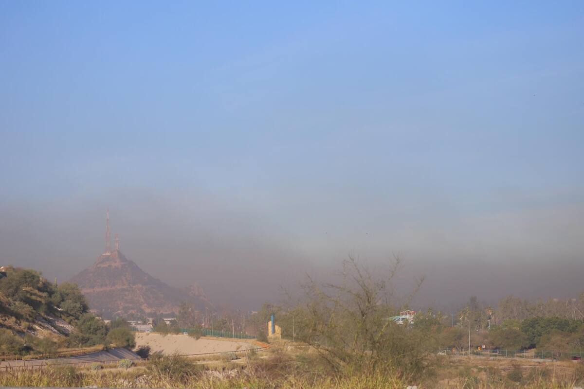 VIDEO: Densa capa de humo negro y polvo cubre Hermosillo