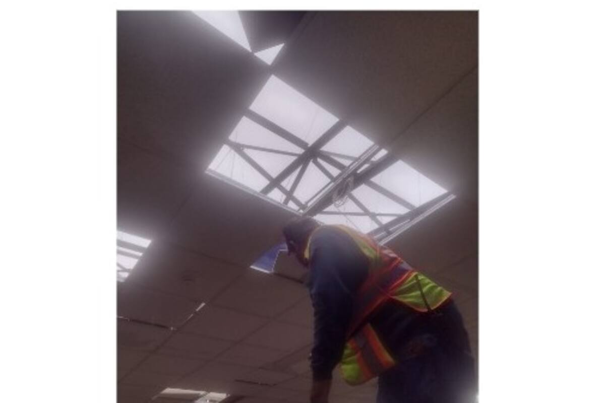 Cierran aeropuerto de Mexicali por desprendimiento del techo