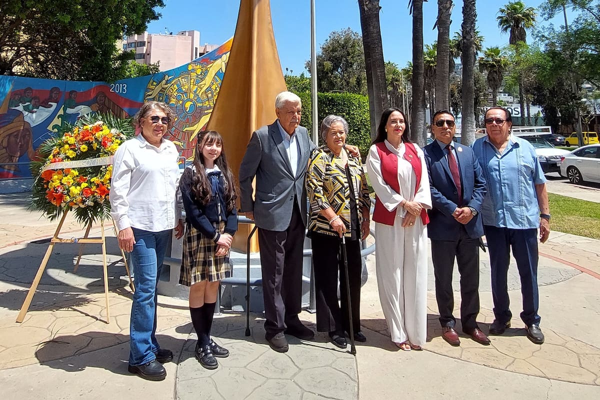 Rinden homenaje a maestros que fallecieron