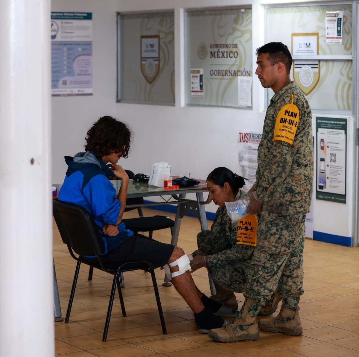 Autoridades realizan rescates aéreos en la comunidad Génesis, en Ensenada, tras las lluvias de Rachel. Foto: Cortesía