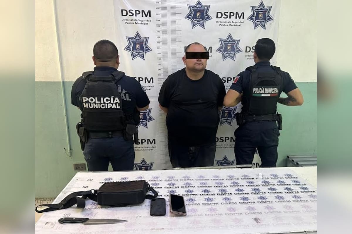 Persigue a ladrones tras robo a su casa y uno termina estrellado contra un domicilio
