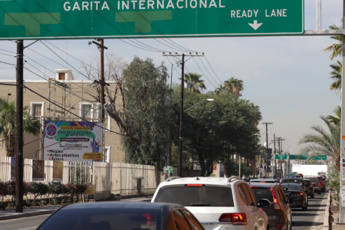 Continúan las filas largas en garitas de Mexicali