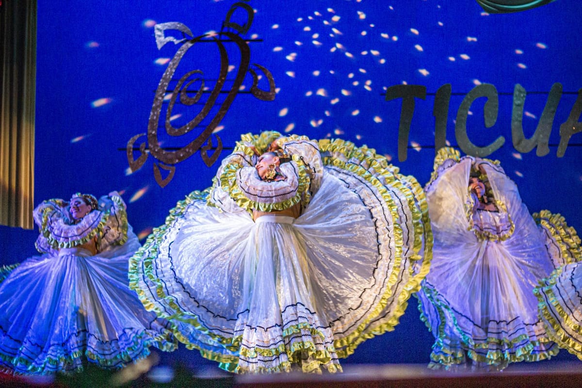 Representación de uno de los bailes de Yucatán. | Foto: cortesía