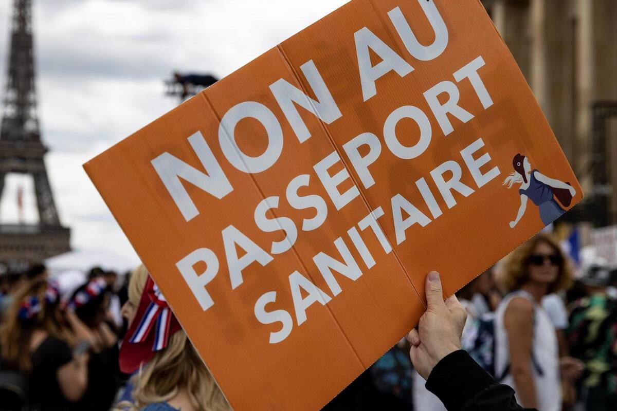 "Cuando la ciencia da armas, hay que utilizarlas": Macron responde a antivacunas