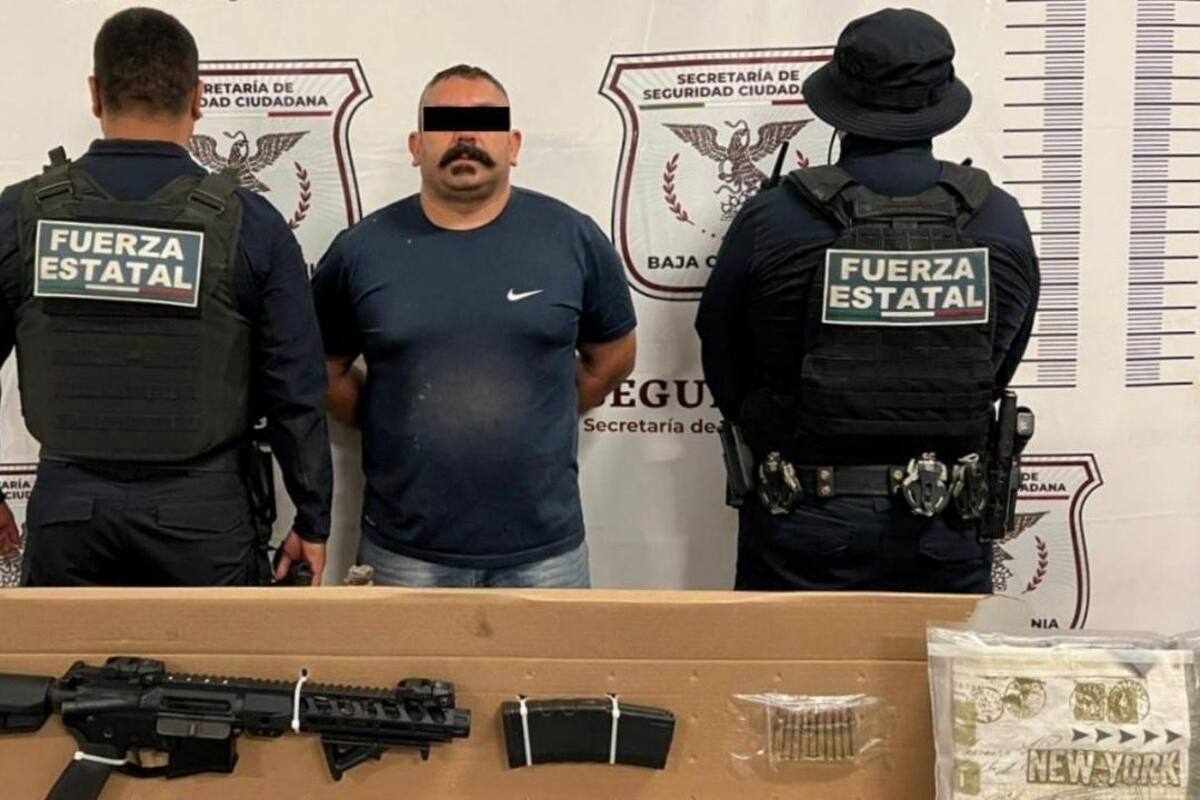 Detienen a hombre armado que contaba con orden de aprehensión por secuestro