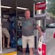 Un hombre extranjero ingresó a un OXXO sin empleados en Puerto Vallarta y se llevó mercancía sin pagar tras jornada violenta en Jalisco (VIDEO)