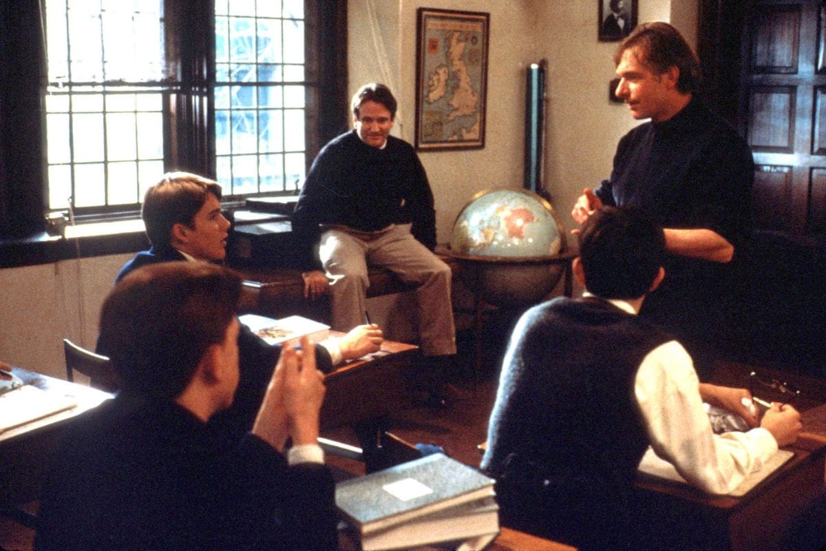“La sociedad de los poetas muertos”, la película que rompió reglas en el cine, redefinió el drama juvenil y consolidó a Robin Williams como actor dramático