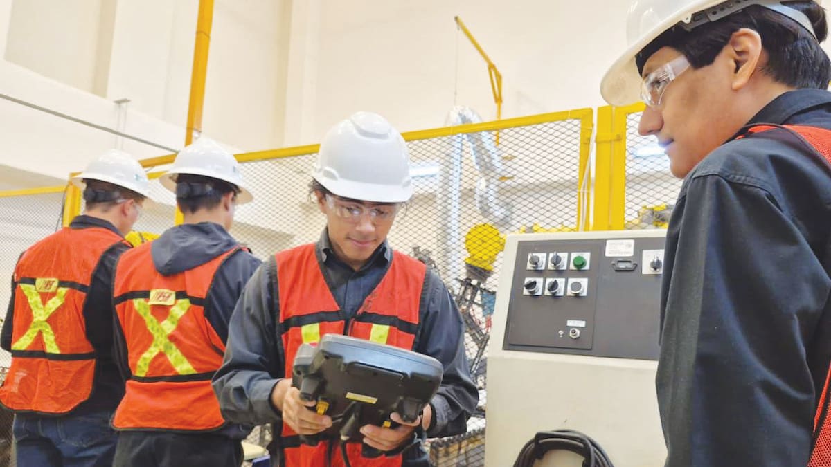 De la teoría a la práctica: estudiantes de la Unison utilizan maquinaria de la industria en sus laboratorios