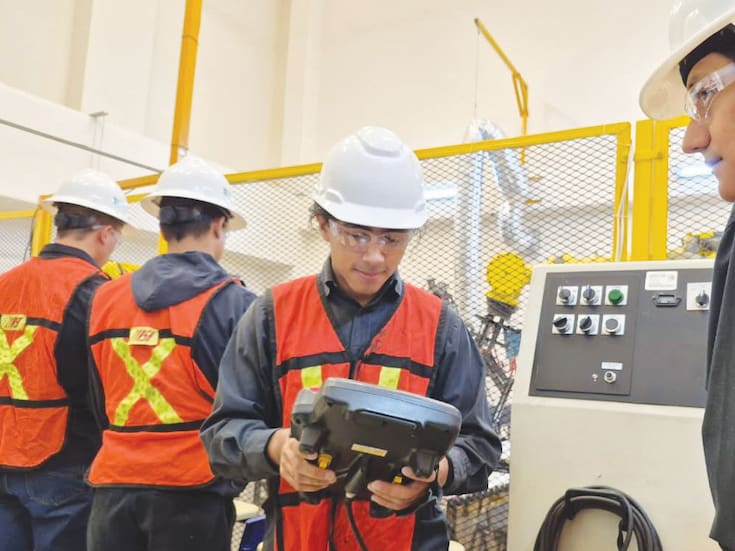 De la teoría a la práctica: estudiantes de la Unison utilizan maquinaria de la industria en sus laboratorios