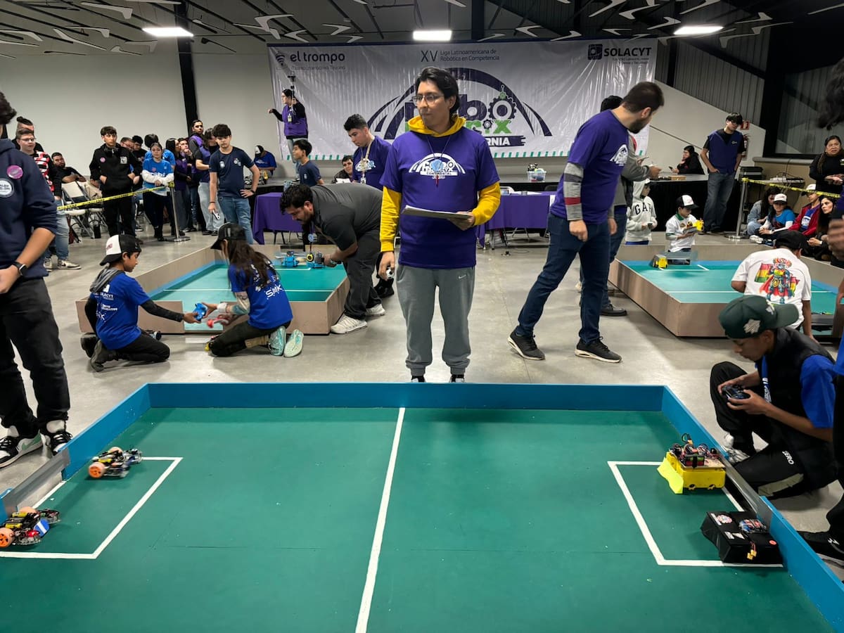 La competencia de robótica convoca a casi 300 jóvenes de cinco países y 19 estados en Tijuana. Foto: Lorena Salinas
