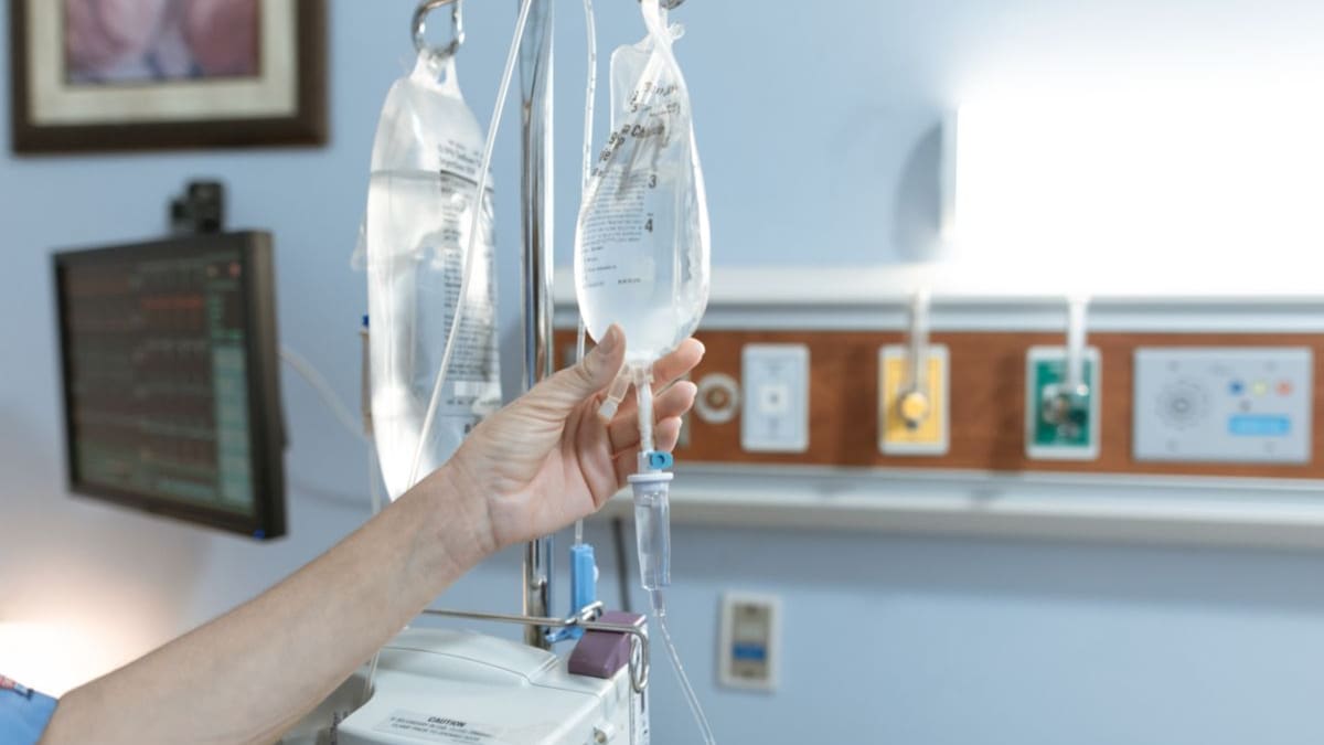 Clínicas advierten sobre uso adecuado de sueros multivitamínicos tras afectaciones recientes en Hermosillo