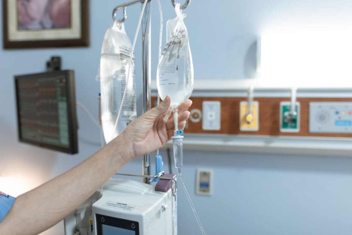 Clínicas advierten sobre uso adecuado de sueros multivitamínicos tras afectaciones recientes en Hermosillo