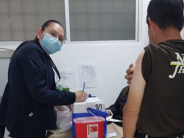 Regalan consultas médicas y otros servicios en la colonia Herrera