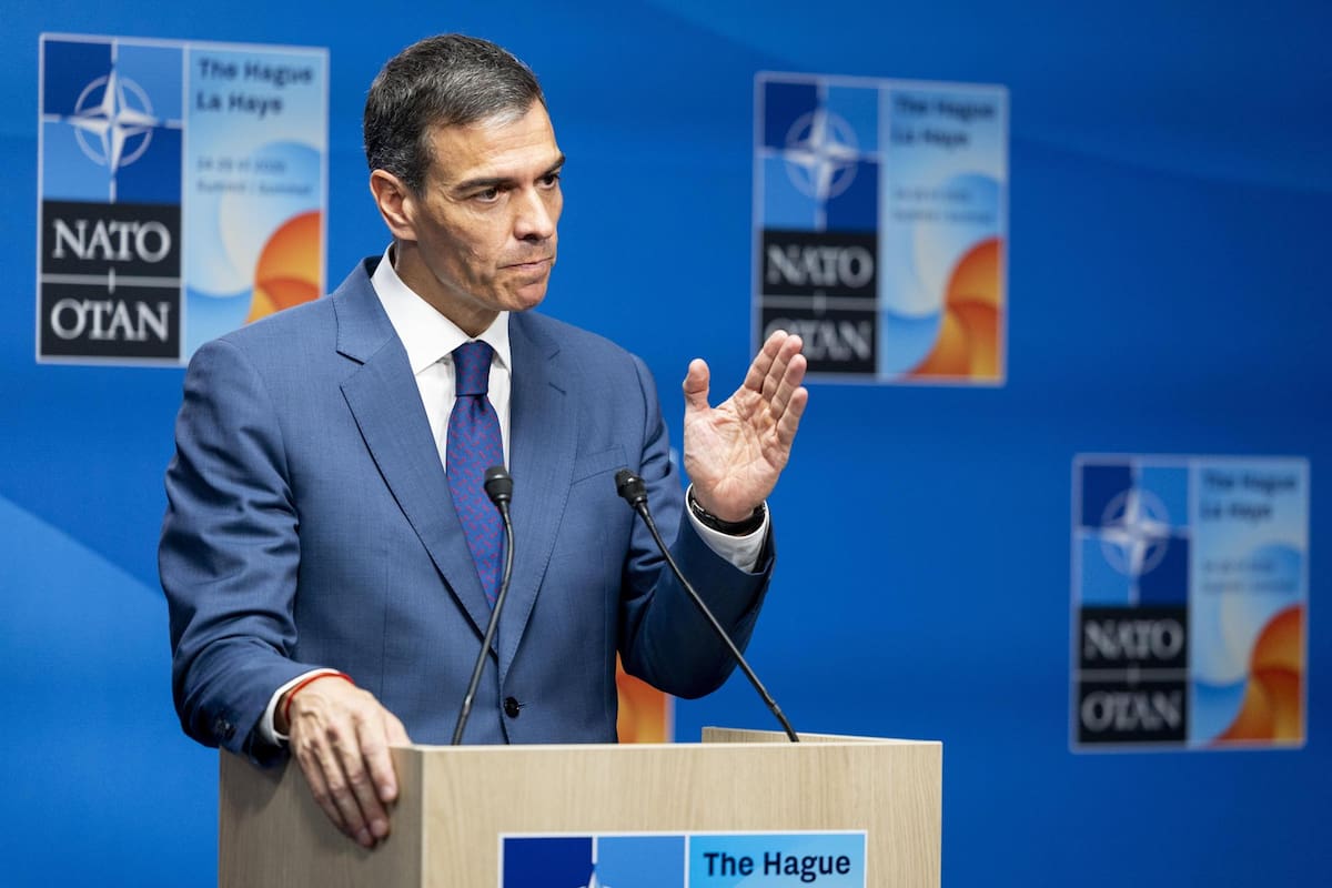 El presidente del Gobierno español, Pedro Sánchez, en la conferencia de prensa ofrecida en la cumbre de la OTAN celebrada en La Haya. | Crédito: EFE/EPA/KOEN VAN WEEL