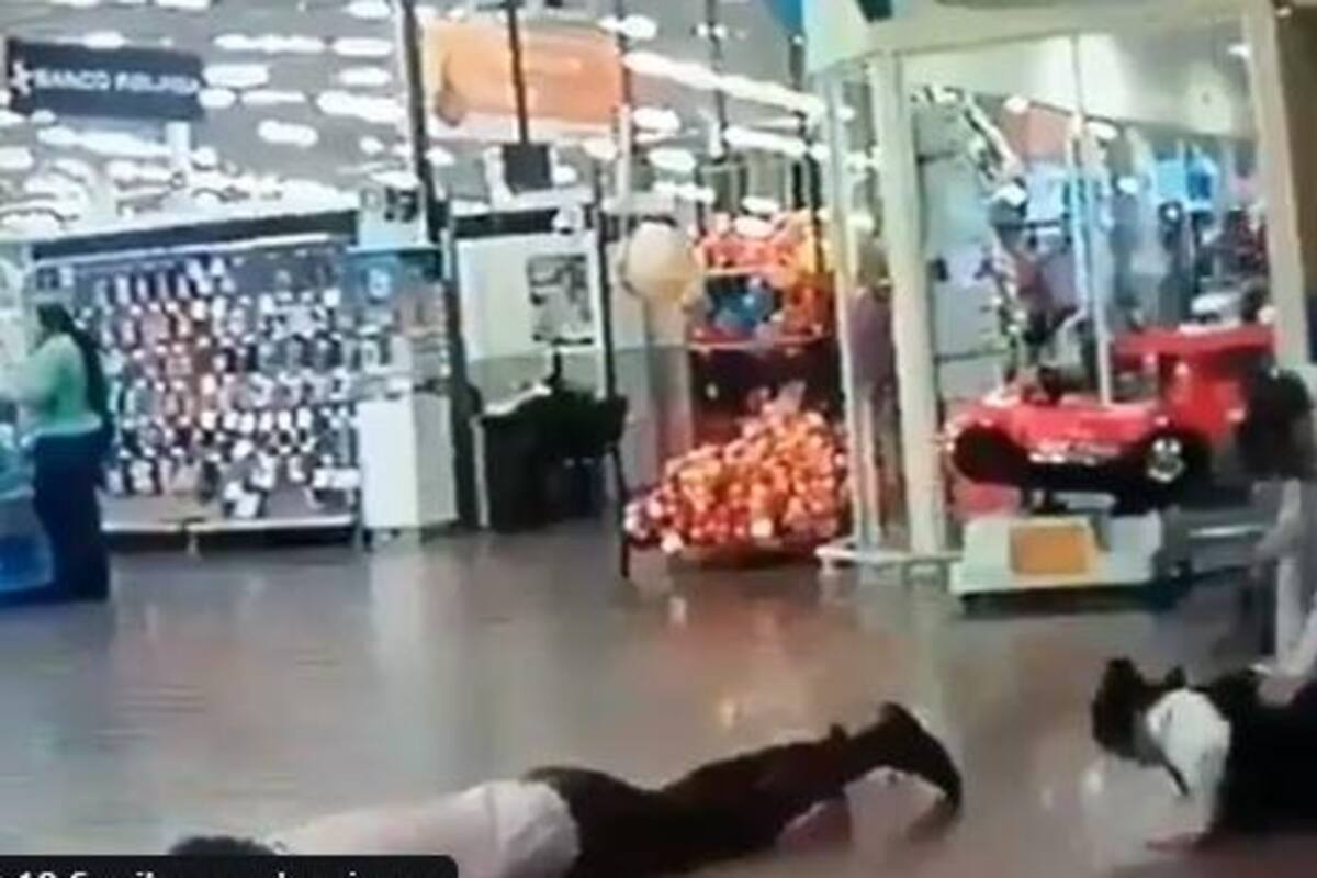 VIDEO: Someten a empleados y clientes en Walmart de Edomex