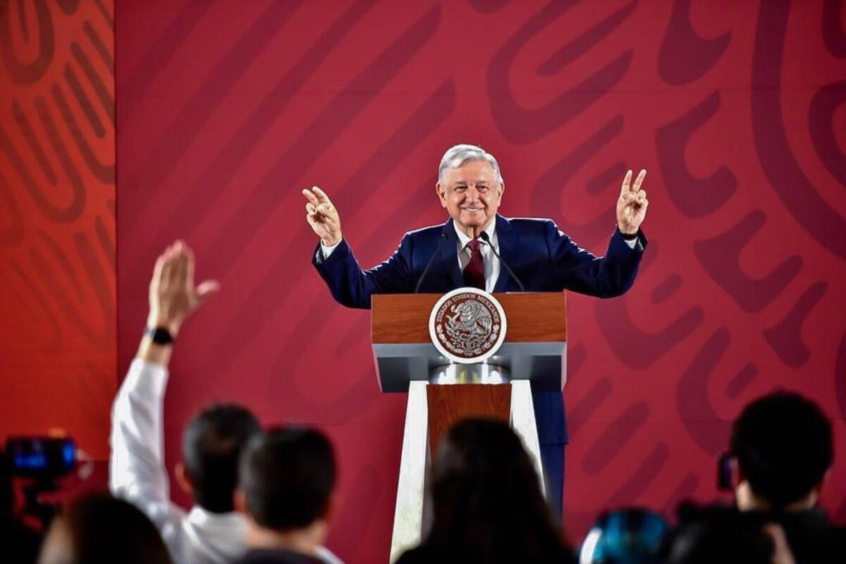 AMLO contesta con seña de 'amor y paz' a declaraciones de Trump