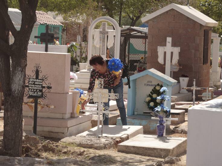 Aumento en flores de Día de Muertos no frena ventas en panteones de Hermosillo