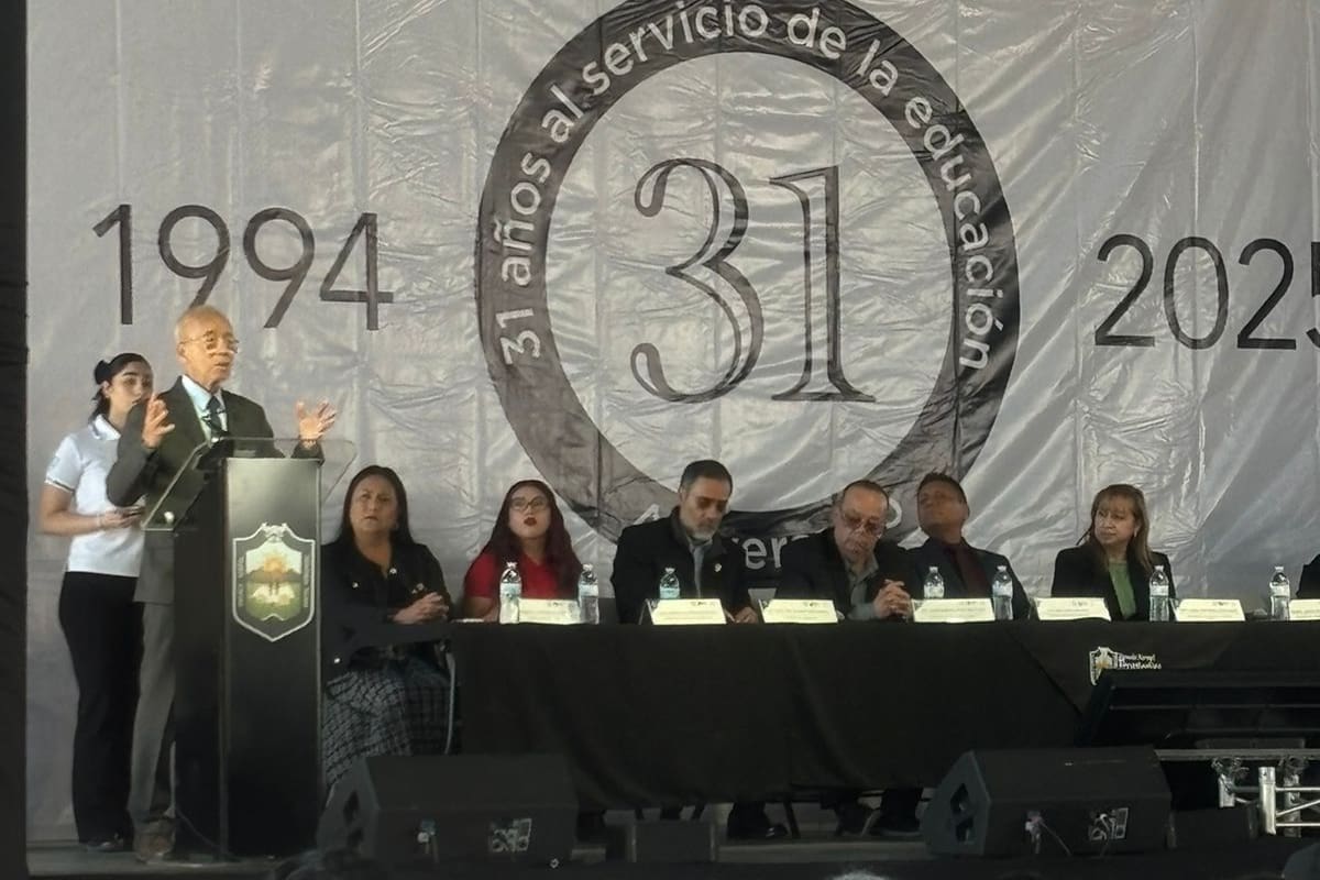 Escuela Normal Fronteriza Tijuana celebra su 31 aniversario y homenajea a su primer director